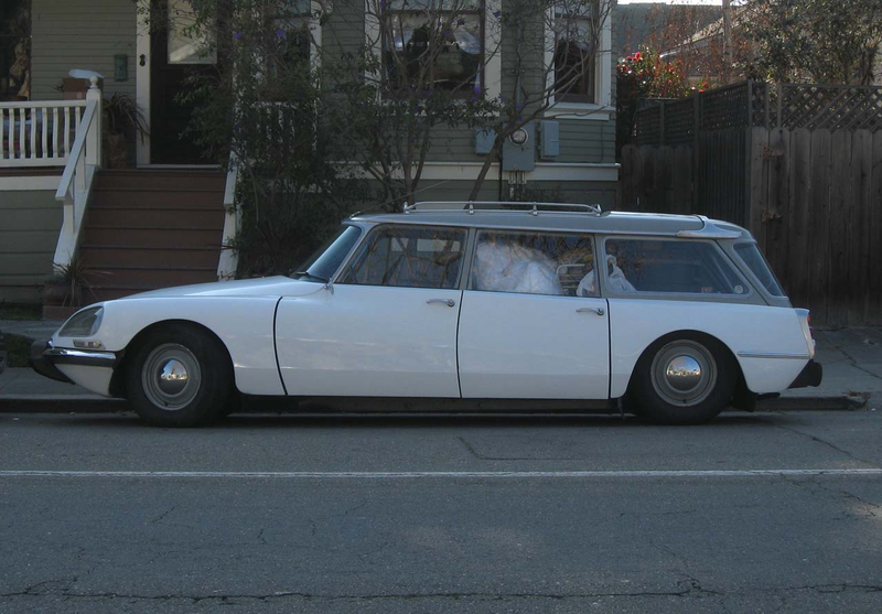 Illustration for article titled 1969 Citroƫn DS Station Wagon